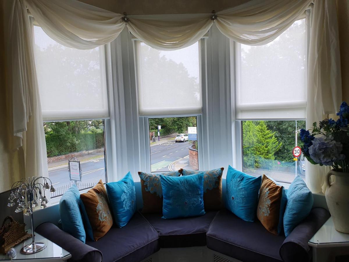 Tower Guest House York Bagian luar foto
